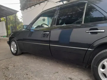 Mercedes-Benz E 220 1992 года за 1 650 000 тг. в Турара Рыскулова – фото 9