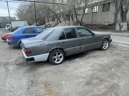 Mercedes-Benz E 280 1992 года за 1 350 000 тг. в Караганда – фото 4