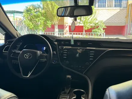 Toyota Camry 2019 года за 14 200 000 тг. в Актобе