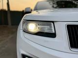 Jeep Grand Cherokee 2013 года за 13 850 000 тг. в Алматы – фото 3