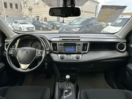 Toyota RAV4 2015 года за 10 800 000 тг. в Актобе – фото 13