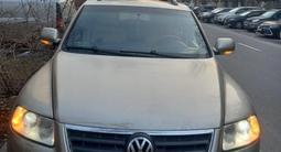 Volkswagen Touareg 2006 года за 4 500 000 тг. в Алматы – фото 3