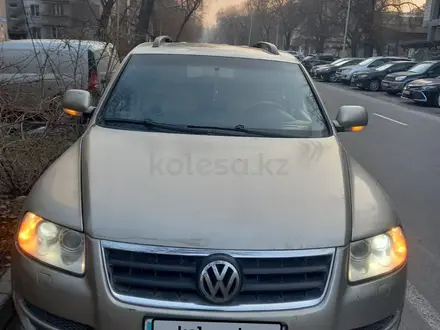 Volkswagen Touareg 2006 года за 4 500 000 тг. в Алматы – фото 3
