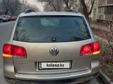 Volkswagen Touareg 2006 годаүшін4 700 000 тг. в Алматы