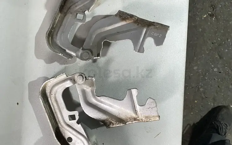 Петля на капот Митсубиси Лансер 10 кузов за 25 000 тг. в Алматы