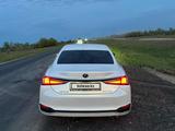 Lexus ES 250 2022 года за 22 000 000 тг. в Уральск – фото 2