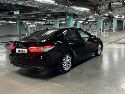 Toyota Camry 2019 года за 13 700 000 тг. в Алматы – фото 5