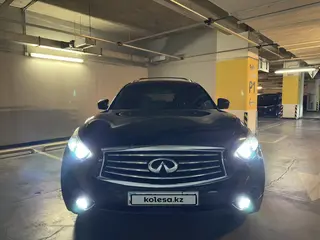 Infiniti FX50, 2010