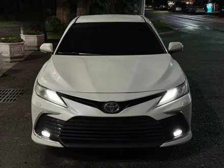 Toyota Camry 2023 года за 18 700 000 тг. в Астана
