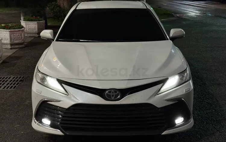 Toyota Camry 2023 года за 18 700 000 тг. в Астана