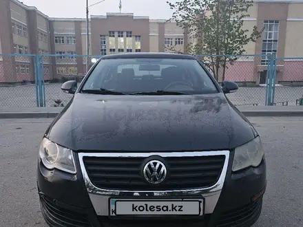 Volkswagen Passat 2006 годаүшін3 000 000 тг. в Алматы