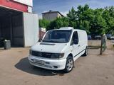 Mercedes-Benz 2000 годаүшін4 000 000 тг. в Алматы