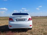 Hyundai Solaris 2013 года за 4 000 000 тг. в Уральск – фото 2