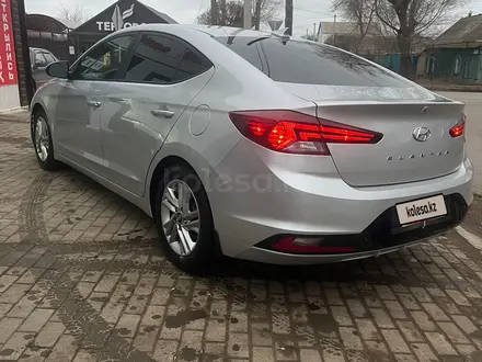 Hyundai Elantra 2018 года за 5 200 000 тг. в Уральск – фото 6