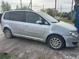 Volkswagen Touran 2006 года за 3 000 000 тг. в Караганда – фото 2