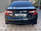 Toyota Camry 2013 года за 9 100 000 тг. в Шымкент – фото 2