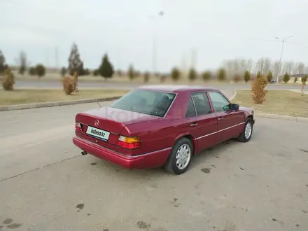 Mercedes-Benz E 230 1992 года за 1 700 000 тг. в Тараз – фото 20