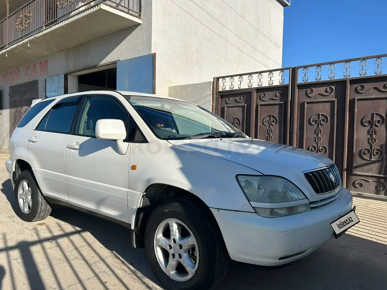 Toyota Harrier, 2001
