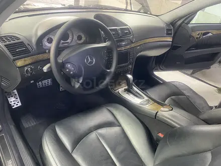 Mercedes-Benz E 500 2004 года за 6 500 000 тг. в Талдыкорган – фото 14