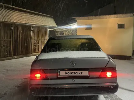 Mercedes-Benz E 260 1990 года за 1 050 000 тг. в Есик – фото 2