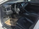 Toyota Camry 2018 года за 13 000 000 тг. в Актау – фото 4