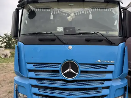 Mercedes-Benz  Actros 2018 года за 29 000 000 тг. в Астана
