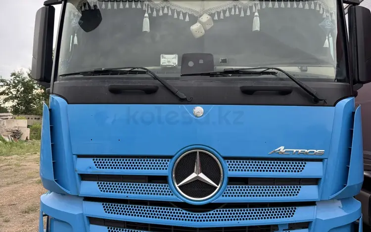 Mercedes-Benz  Actros 2018 года за 29 000 000 тг. в Астана