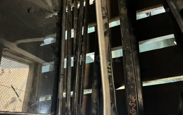 Распорка держатель передних стоек под капотом железка TOYOTA LEXUS за 10 000 тг. в Астана