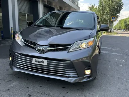 Toyota Sienna 2018 года за 14 800 000 тг. в Алматы