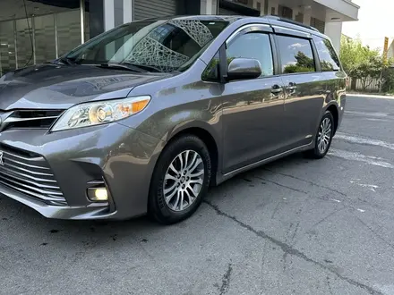 Toyota Sienna 2018 года за 14 800 000 тг. в Алматы – фото 6