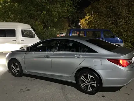 Hyundai Sonata 2011 года за 3 000 000 тг. в Караганда – фото 6