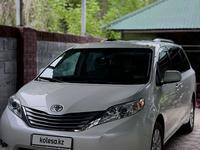 Toyota Sienna 2017 года за 16 000 000 тг. в Алматы