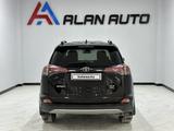 Toyota RAV4 2017 года за 12 600 000 тг. в Актау – фото 4