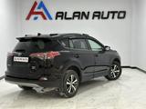 Toyota RAV4 2017 года за 12 600 000 тг. в Актау – фото 3