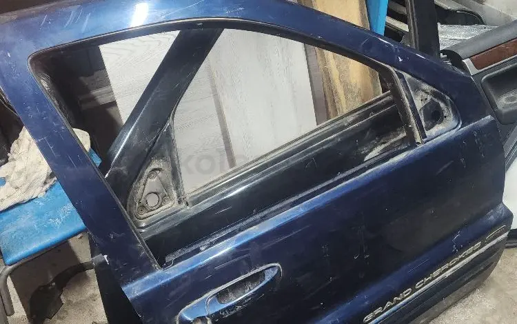 Дверь передняя R правая на Jeep Grand Cherokee WJ 98-04 за 15 000 тг. в Алматы