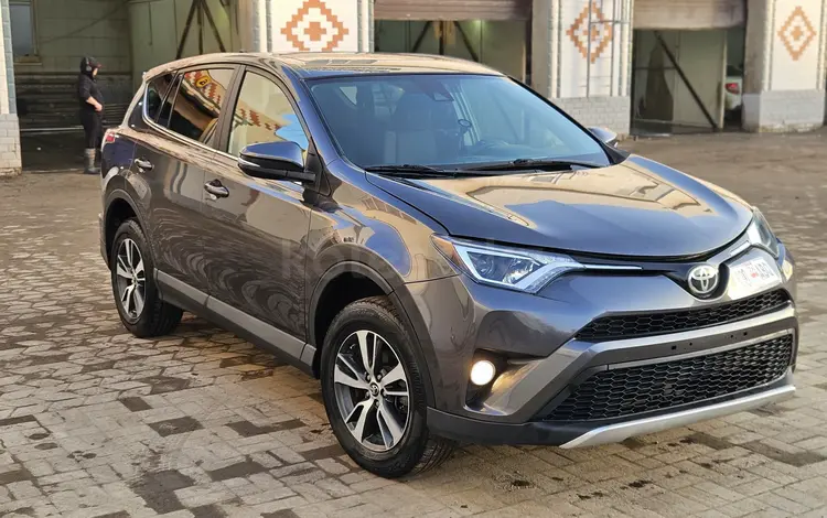 Toyota RAV4 2018 годаүшін8 300 000 тг. в Актобе