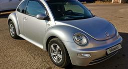 Volkswagen Beetle 2000 года за 3 200 000 тг. в Державинск – фото 2