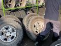 Оригинал диски и шины Maxxis 265/75/16LT m + s за 250 000 тг. в Алматы