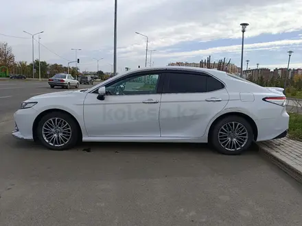 Toyota Camry 2018 года за 12 800 000 тг. в Астана – фото 5