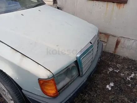 Mercedes-Benz E 200 1985 года за 500 000 тг. в Усть-Каменогорск