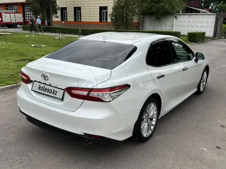 Toyota Camry 2018 года за 14 500 000 тг. в Алматы – фото 4