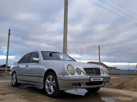 Mercedes-Benz E 320 2001 года за 4 200 000 тг. в Атырау – фото 4