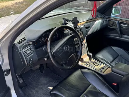 Mercedes-Benz E 320 1998 года за 3 500 000 тг. в Алматы – фото 2