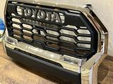 Передний бампер, решетка радиатора, ДХО Toyota Tundra TRD PRO за 580 000 тг. в Уральск