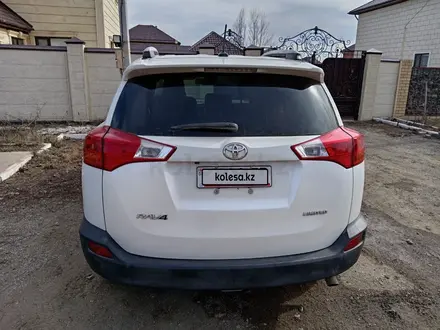 Toyota RAV4 2015 года за 7 000 000 тг. в Актобе – фото 2