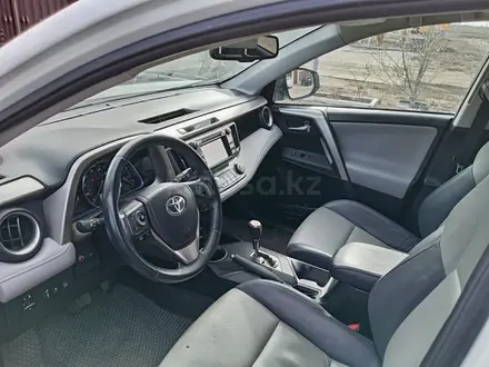 Toyota RAV4 2015 года за 7 000 000 тг. в Актобе – фото 4