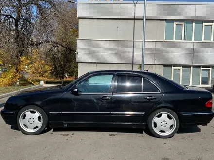 Mercedes-Benz E 280 2000 года за 3 100 000 тг. в Алматы – фото 2