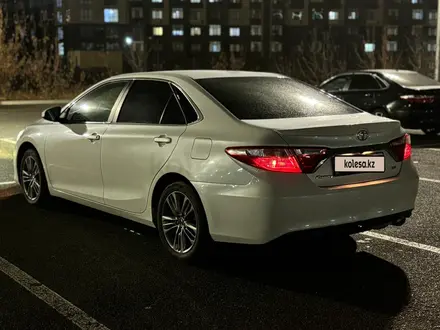 Toyota Camry 2017 года за 9 800 000 тг. в Атырау – фото 2