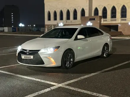 Toyota Camry 2017 года за 9 800 000 тг. в Атырау – фото 3