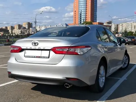 Бампер задний Camry 70 за 57 900 тг. в Алматы – фото 2